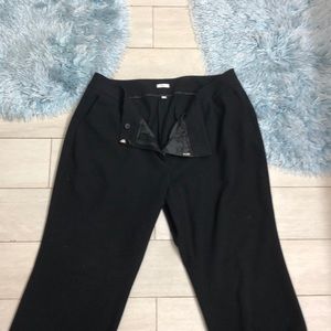 Semantiks pants that are deep black